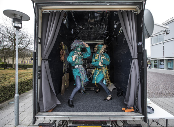 The actors on stage inside the omnibus.